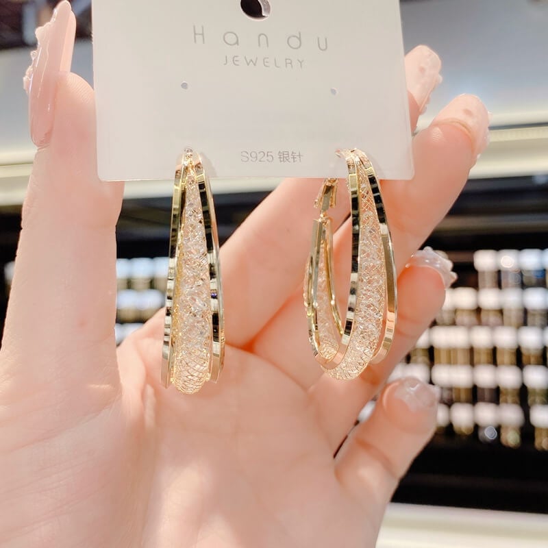 GRACE | TWISTED CRYSTAL OVAL HOOP EARRINGS