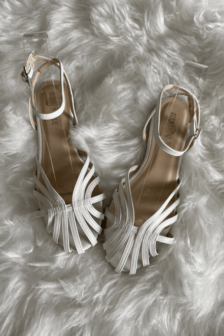 VICTORIA | GOLDEN SANDALS ADORNED WITH JEWEL DETAILS
